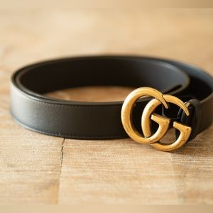 Leather Gucci Belt with double G buckle size 90, black with gold hardware.